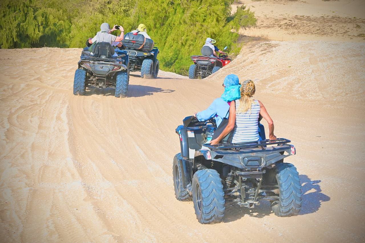 Affiche de l’offre Quad 1h plus pirogue au Lac Rose avec balade en quad sur les dunes et promenade en pirogue